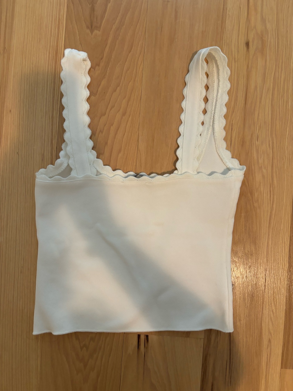 Zara Women’s Scalloped Strap White Tank Top - Picture 2 of 3